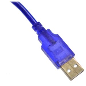 Interfejs OBD2 VAG KKL + Fiat Alfa Lancia USB – zbliżenie na wtyk USB niebieskiego kabla